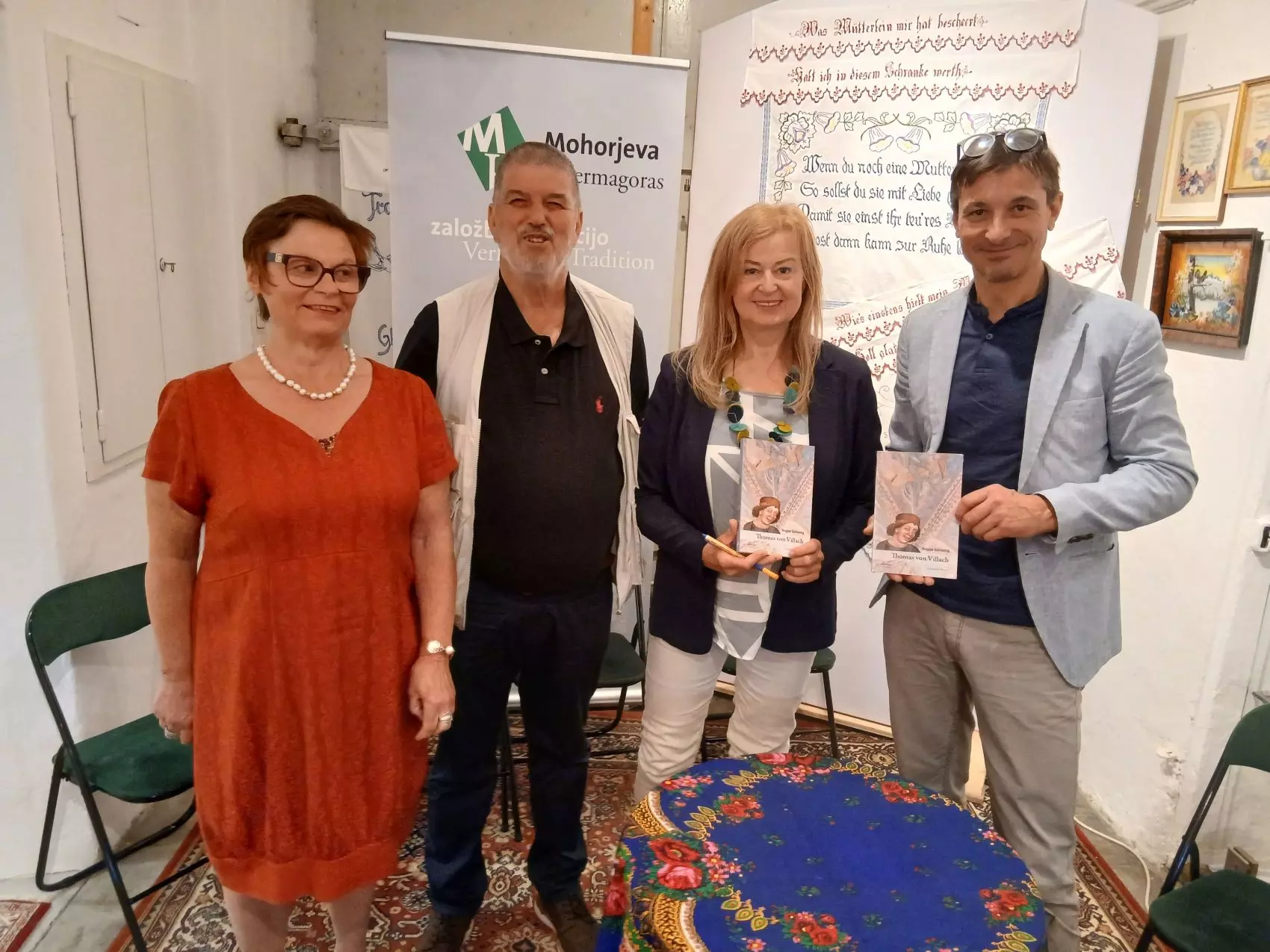 Von links: Diana Erat, Gerhard Grubelnik, Autorin Regina Schaunig, Verlagsredakteur Adrian Kert